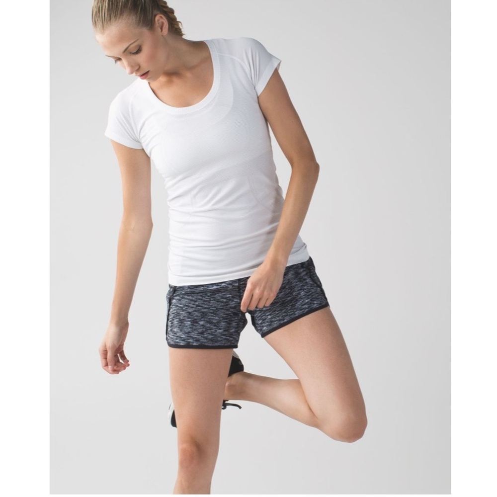 Lululemon Run Times Short *4-way Stretch Dramatic Static White Black  Size 10